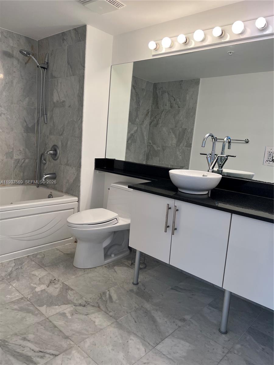31 SE 5th St #3308, Miami FL 33131