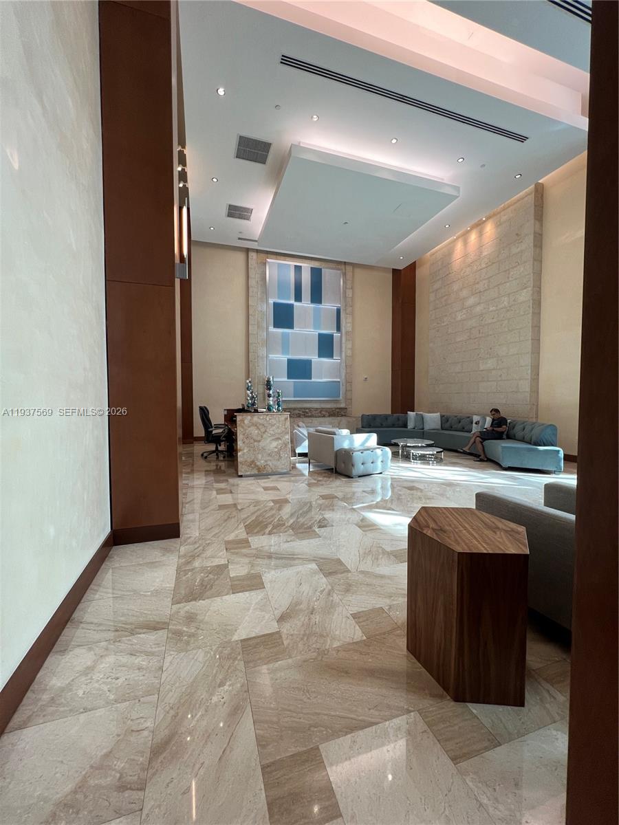 31 SE 5th St #3308, Miami FL 33131