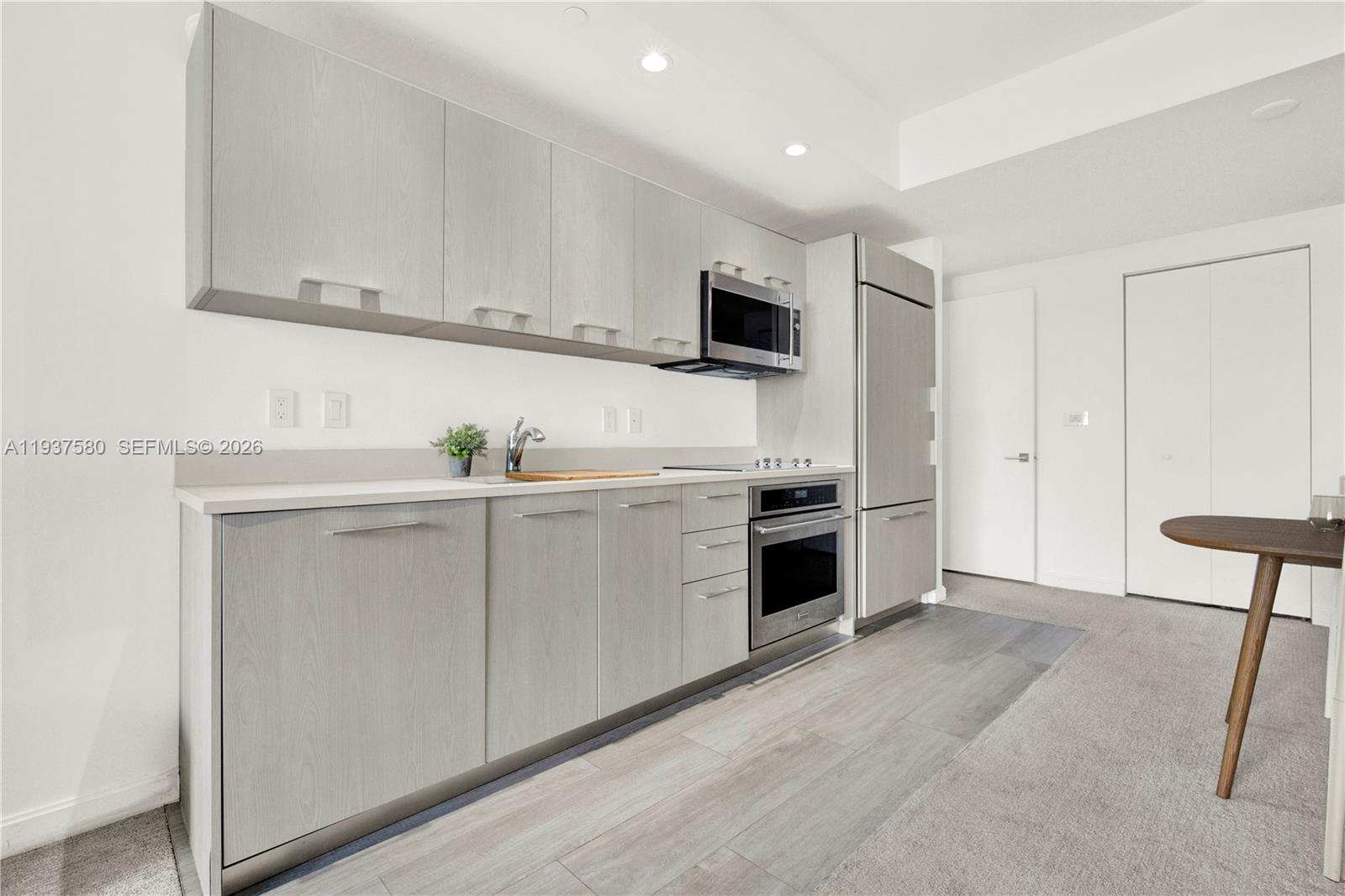 45 SW 9th St #1609, Miami FL 33130