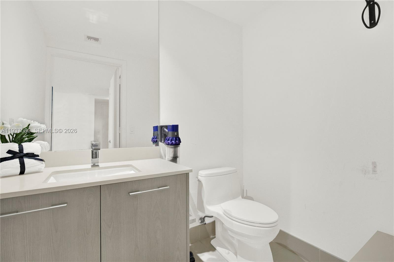 45 SW 9th St #1609, Miami FL 33130