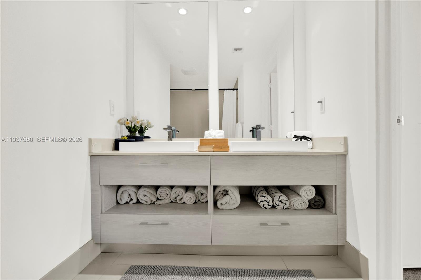 45 SW 9th St #1609, Miami FL 33130
