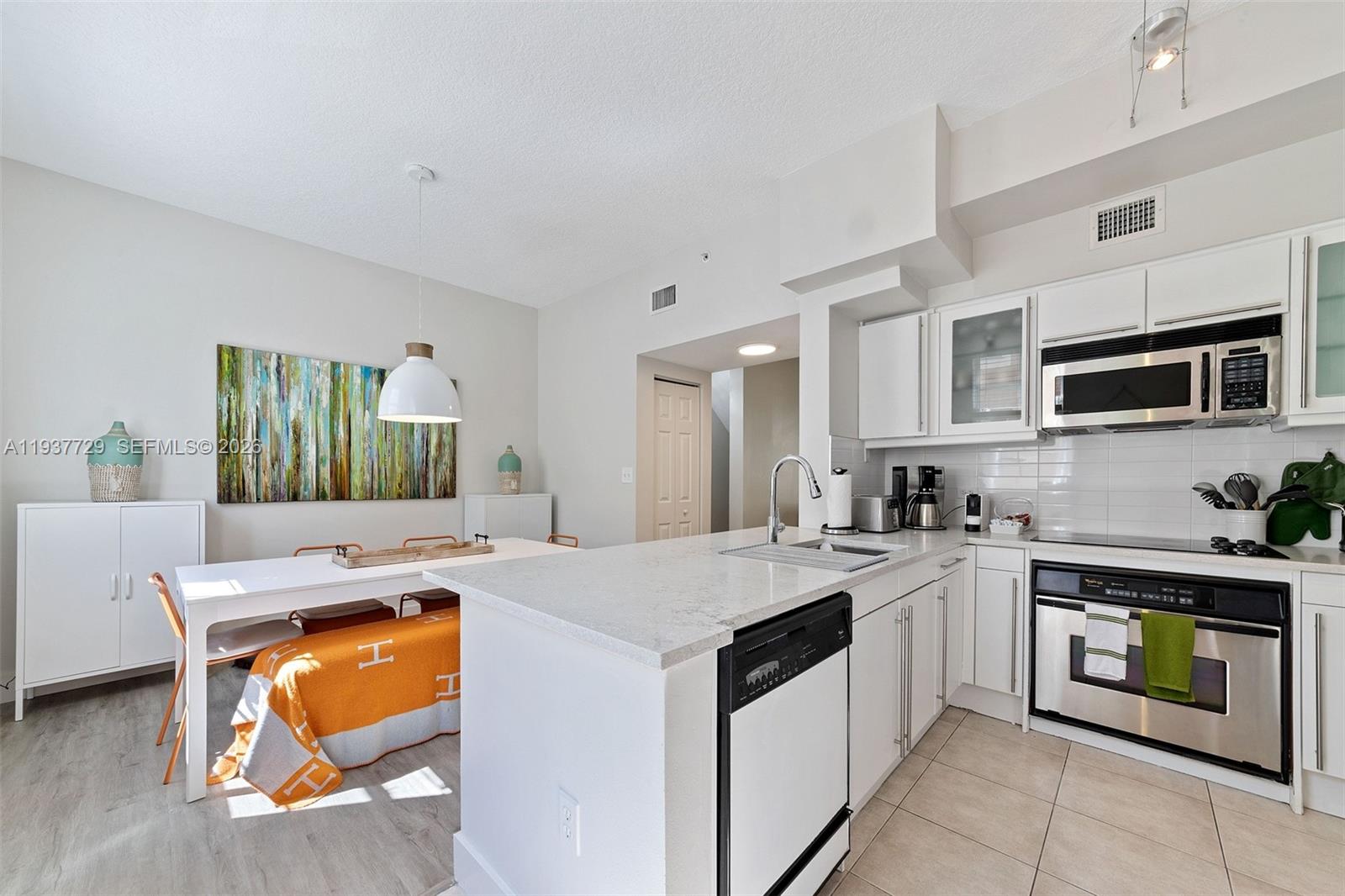 2067 S Ocean Dr #TH5, Hallandale Beach FL 33009