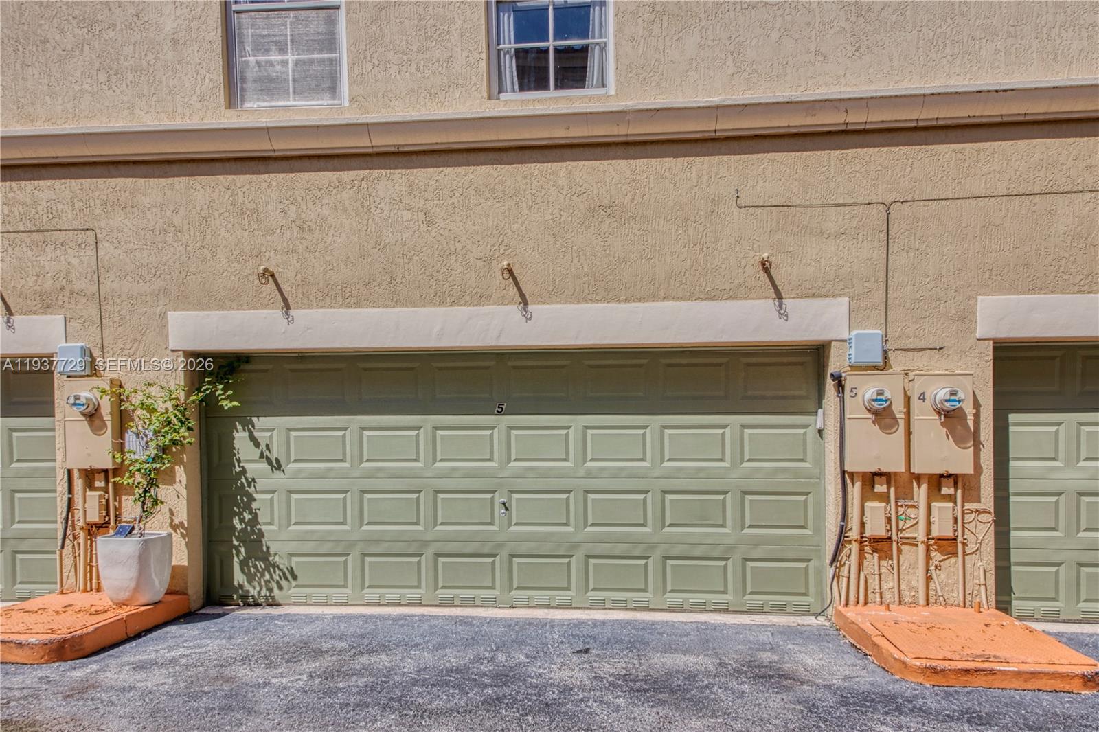 2067 S Ocean Dr #TH5, Hallandale Beach FL 33009