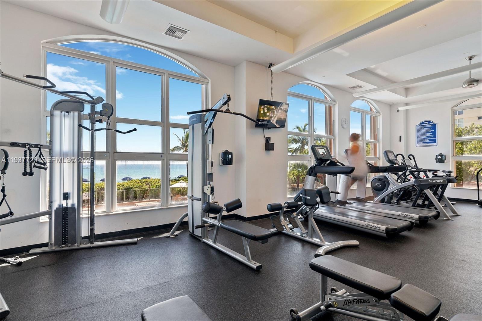 2067 S Ocean Dr #TH5, Hallandale Beach FL 33009
