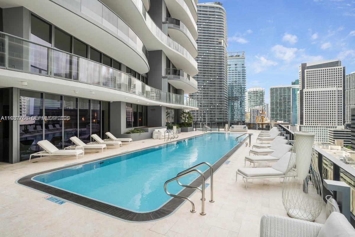1000 Brickell Plaza #2907, Miami FL 33131