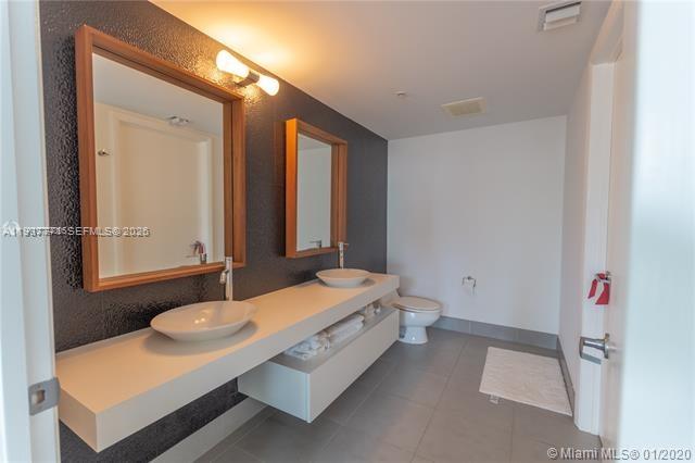 92 SW 3rd St #1802, Miami FL 33130