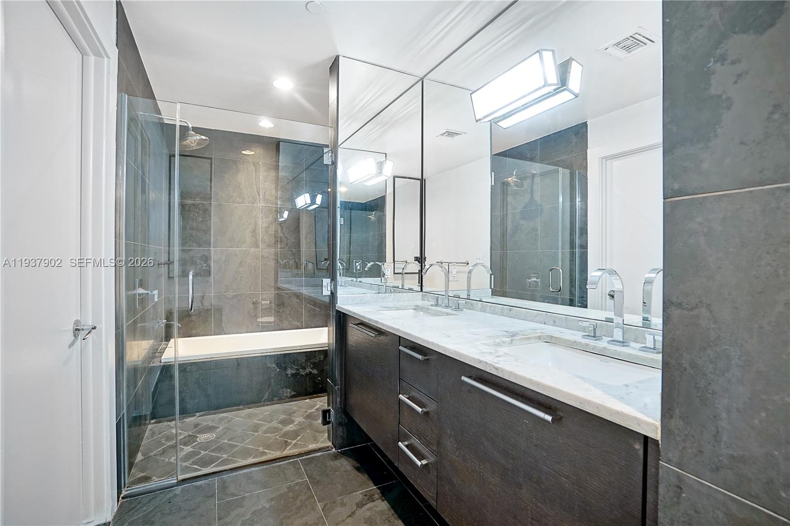 900 Biscayne Blvd #2910, Miami FL 33132
