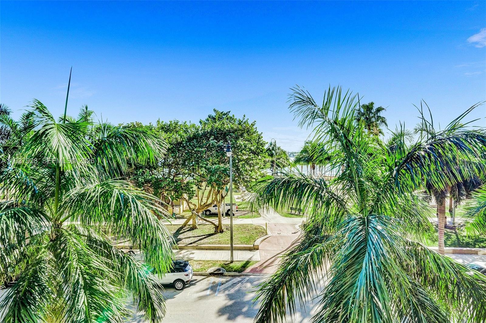Miami FL 33132 - A11937928
