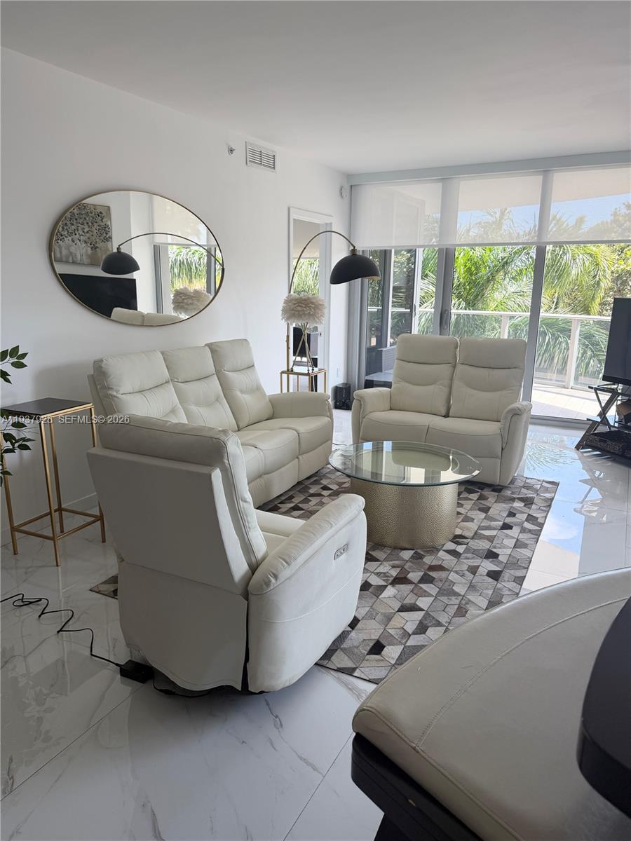 Miami FL 33132 - A11937928