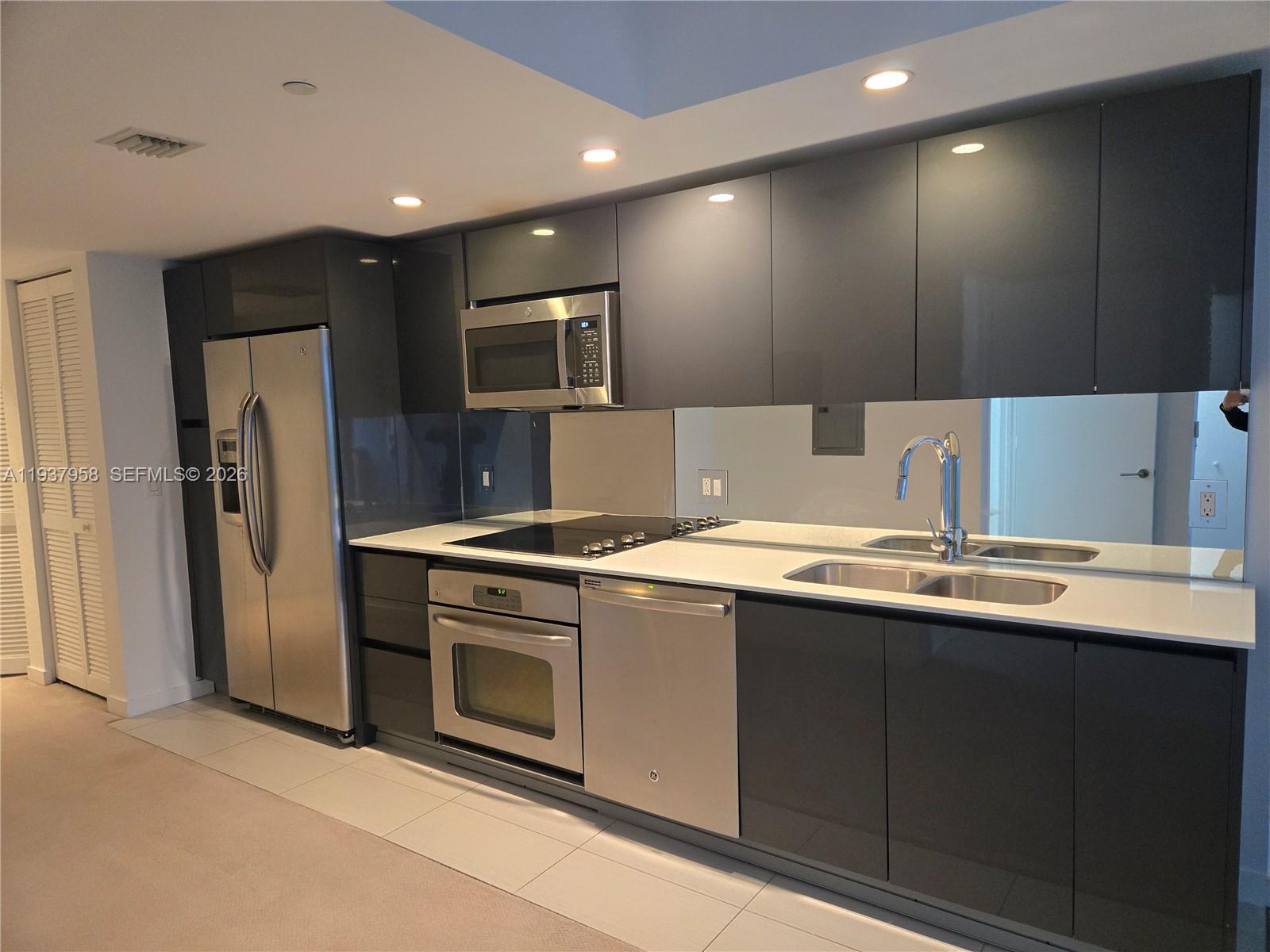 31 SE 6th St #503, Miami FL 33131