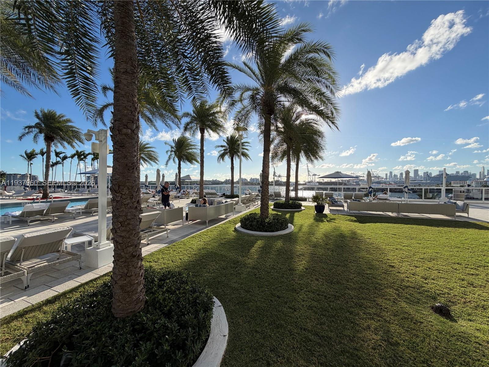 400 Alton Rd #LPH-3007, Miami Beach FL 33139