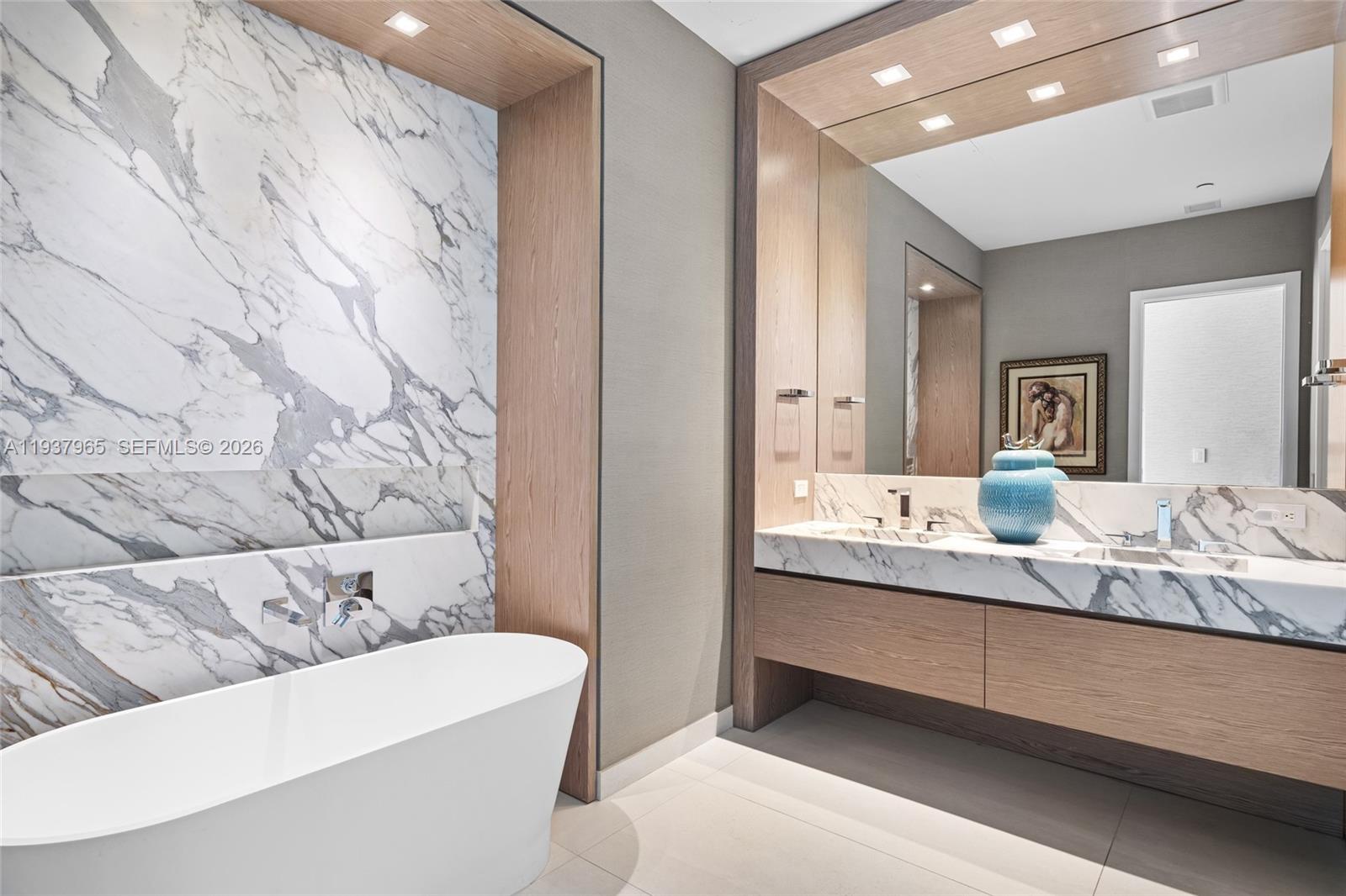 900 Brickell Key Blvd #2004, Miami FL 33131