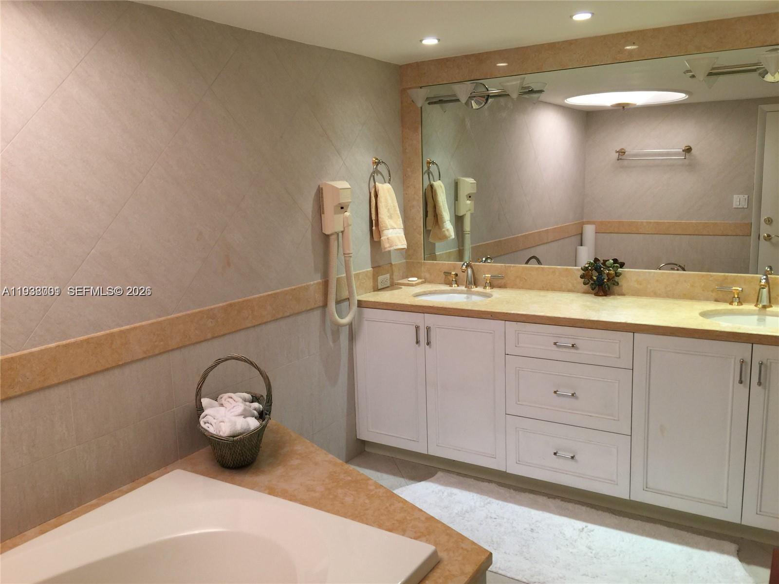 1121 Crandon Blvd #F1107, Key Biscayne FL 33149