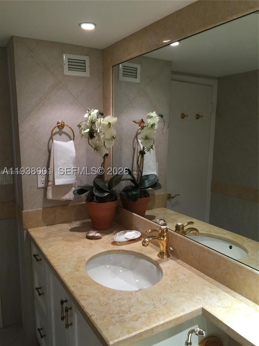 1121 Crandon Blvd #F1107, Key Biscayne FL 33149