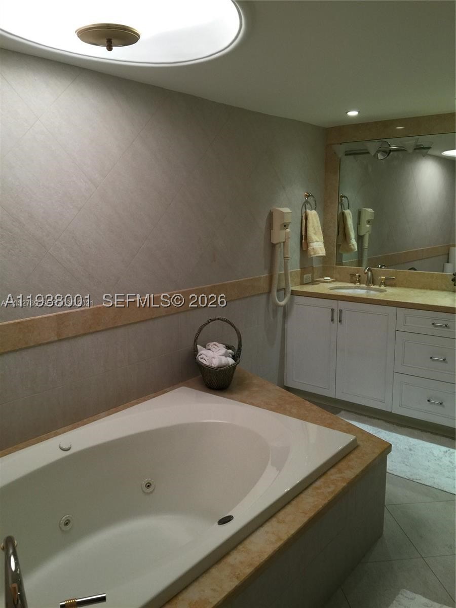 1121 Crandon Blvd #F1107, Key Biscayne FL 33149