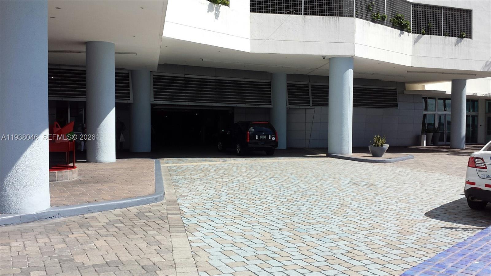 325 S BISCAYNE BL #1819, Miami FL 33131