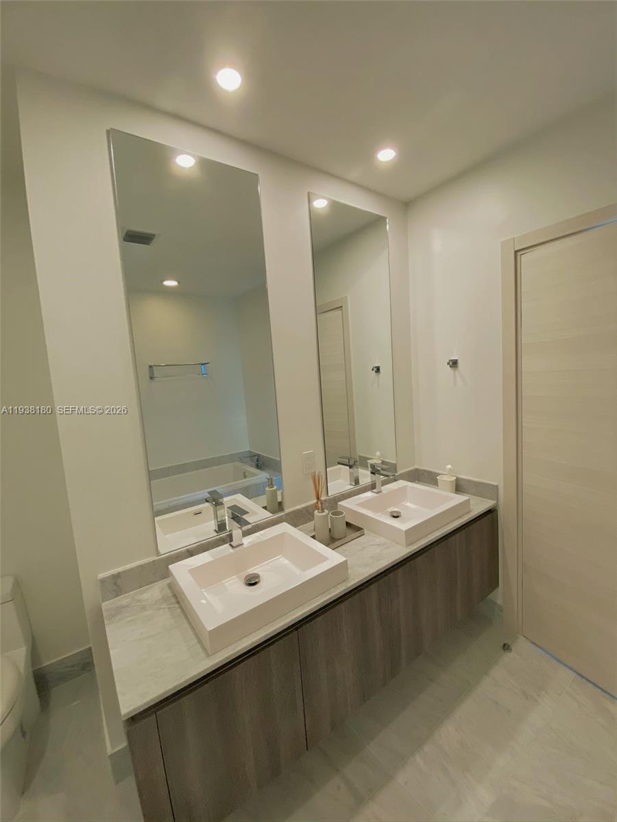 801 S Miami Ave #5410, Miami FL 33130