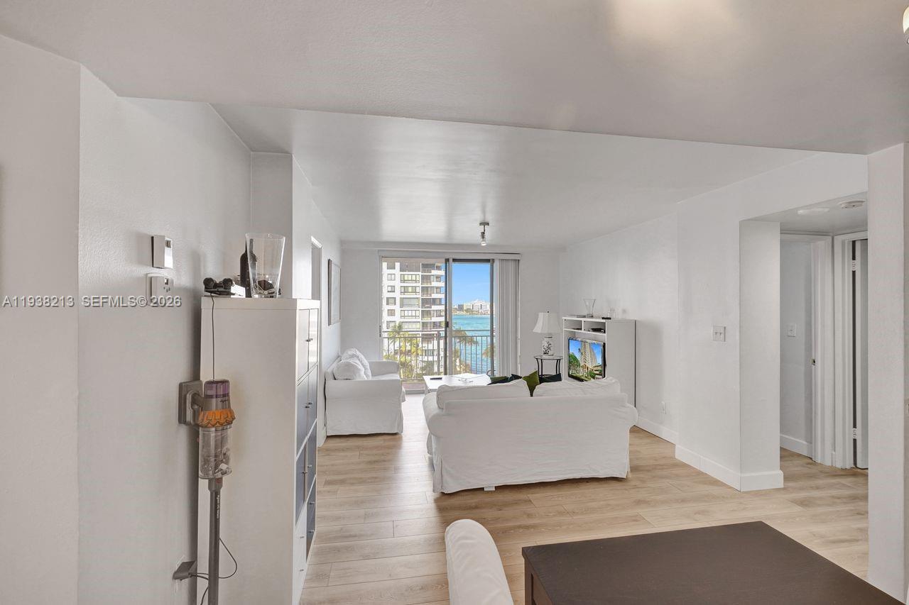 770 SE Claughton Island Dr #813, Miami FL 33131
