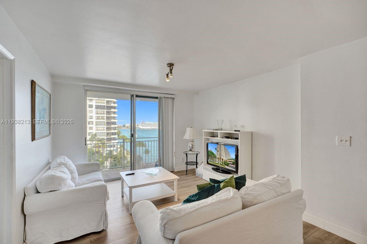 770 SE Claughton Island Dr #813, Miami FL 33131