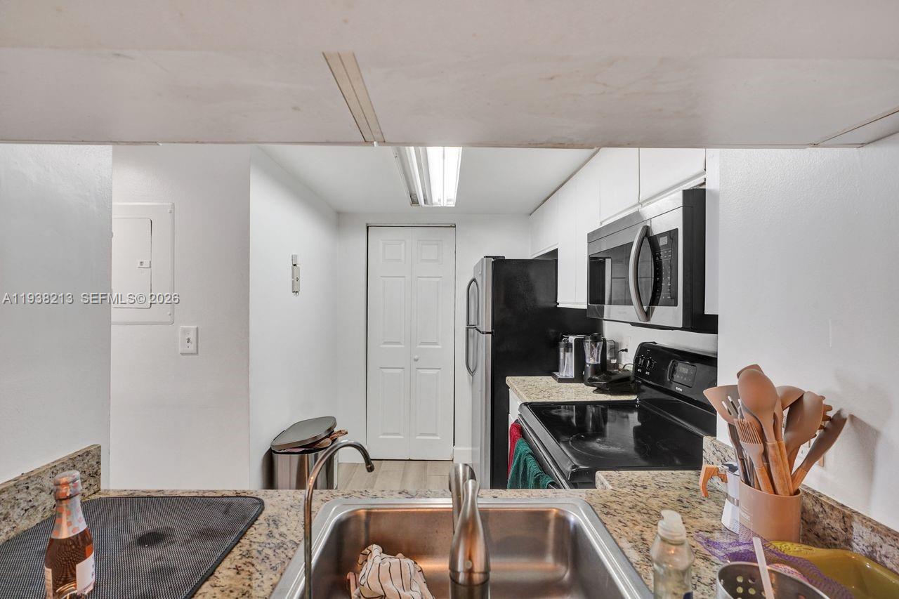 770 SE Claughton Island Dr #813, Miami FL 33131