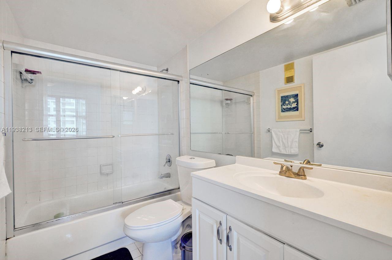 770 SE Claughton Island Dr #813, Miami FL 33131