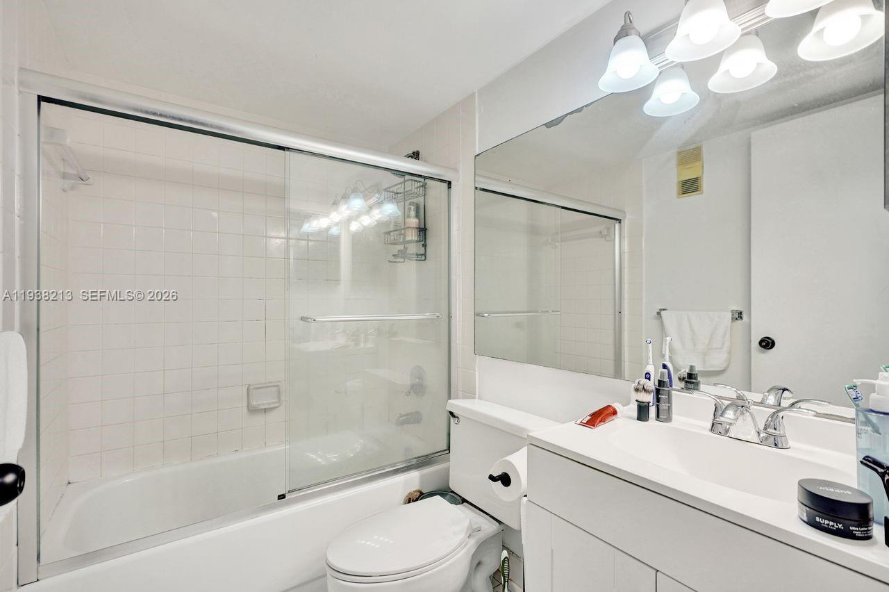 770 SE Claughton Island Dr #813, Miami FL 33131