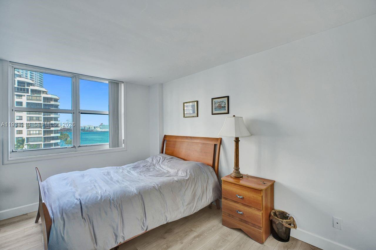770 SE Claughton Island Dr #813, Miami FL 33131