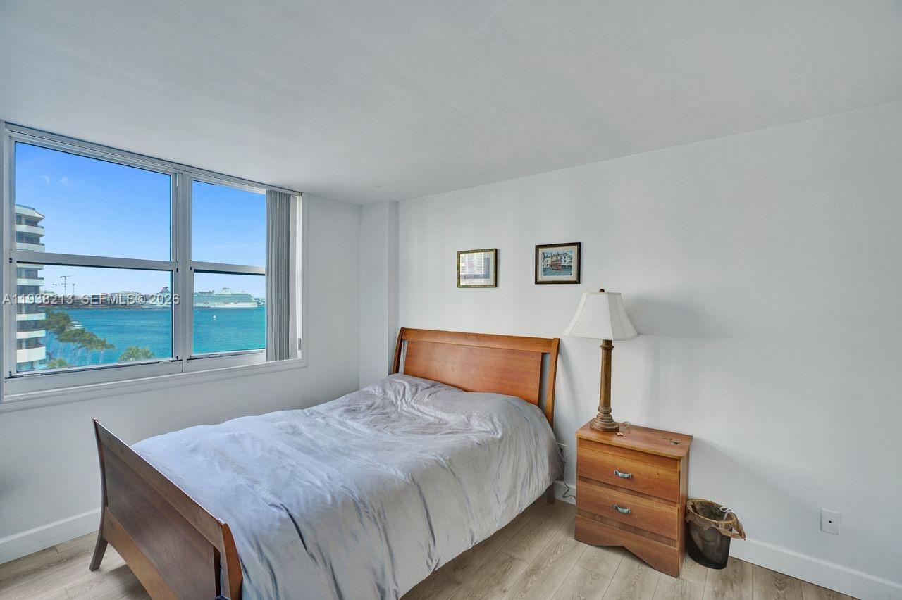 770 SE Claughton Island Dr #813, Miami FL 33131