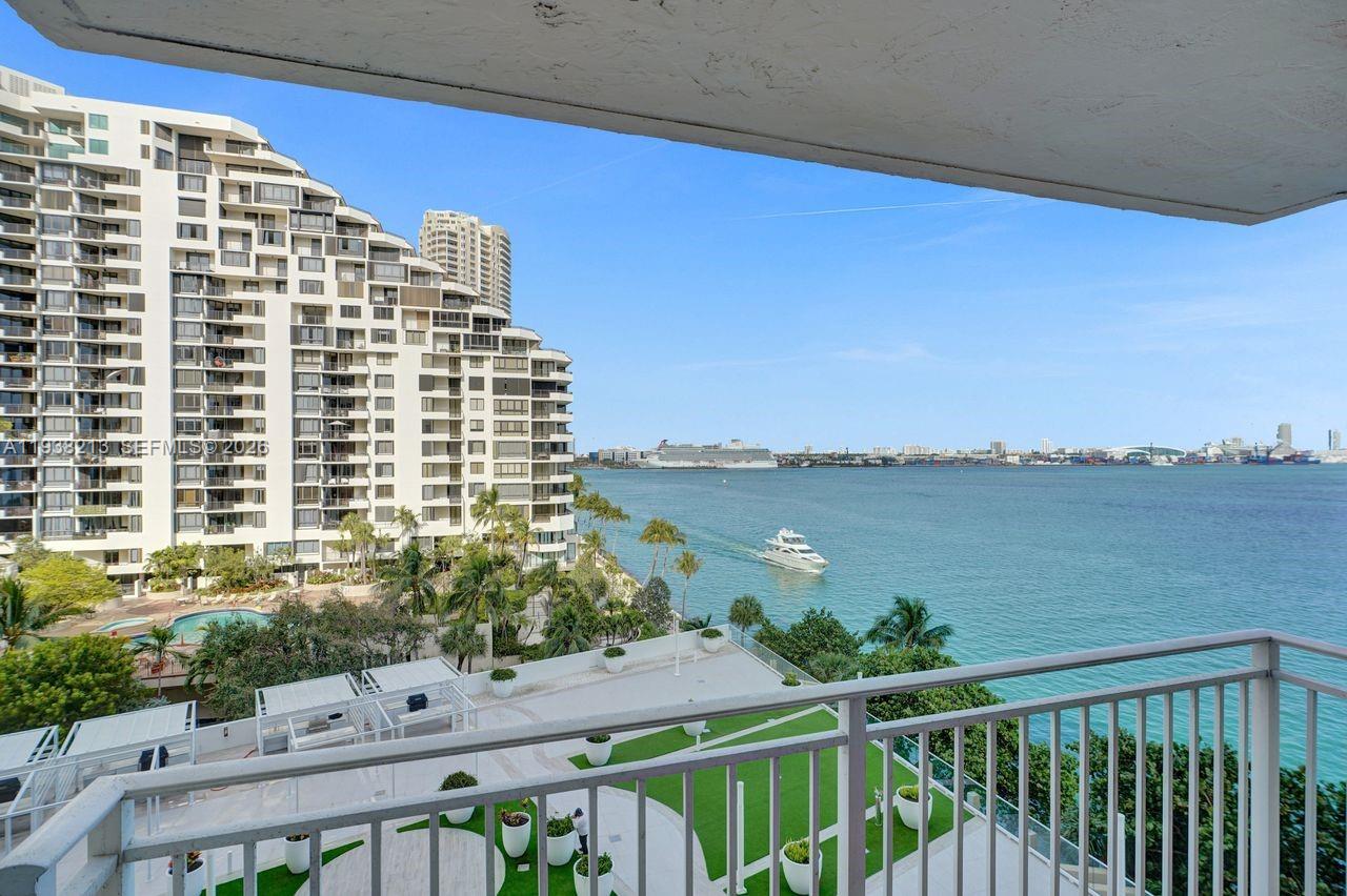 770 SE Claughton Island Dr #813, Miami FL 33131