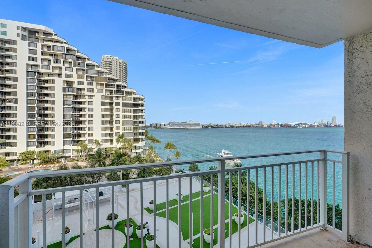770 SE Claughton Island Dr #813, Miami FL 33131