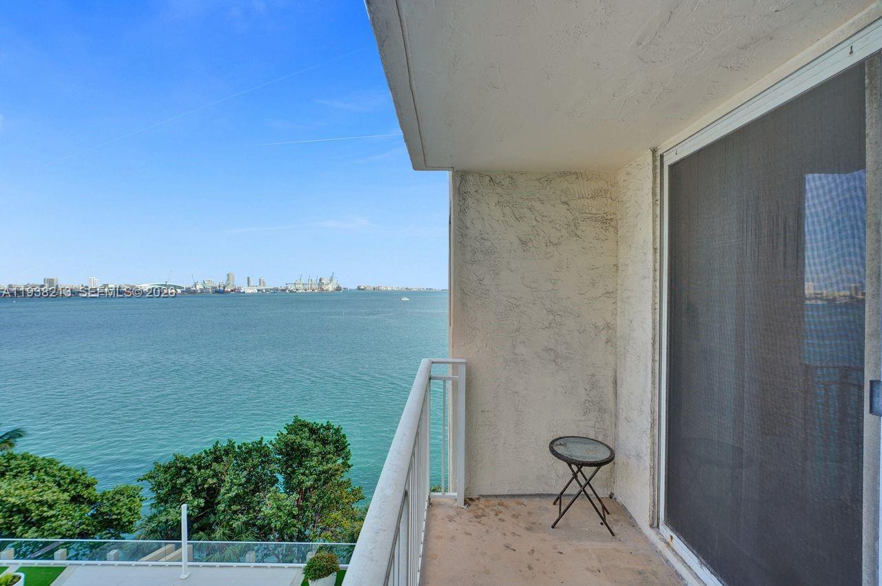 770 SE Claughton Island Dr #813, Miami FL 33131