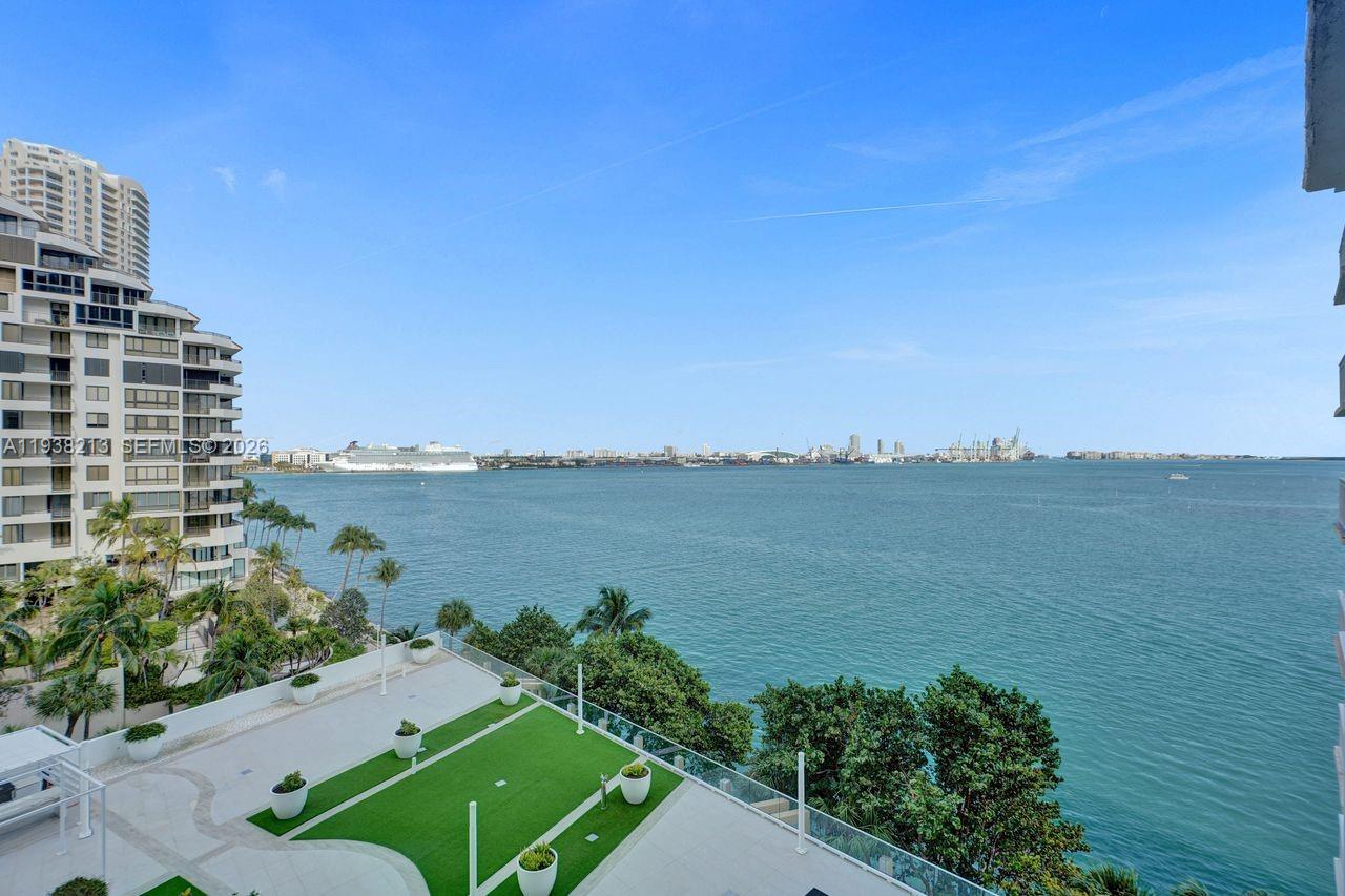770 SE Claughton Island Dr #813, Miami FL 33131