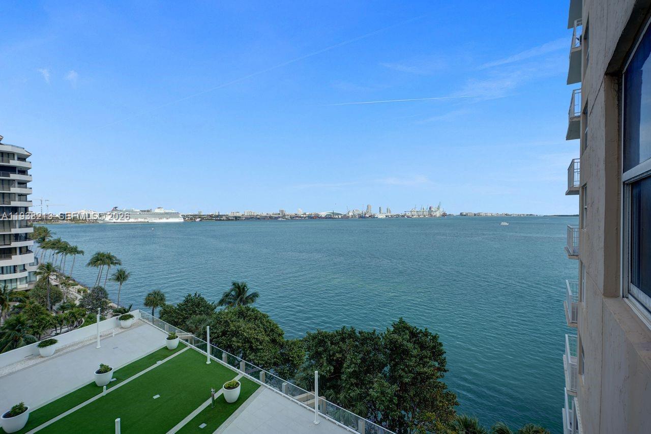 770 SE Claughton Island Dr #813, Miami FL 33131