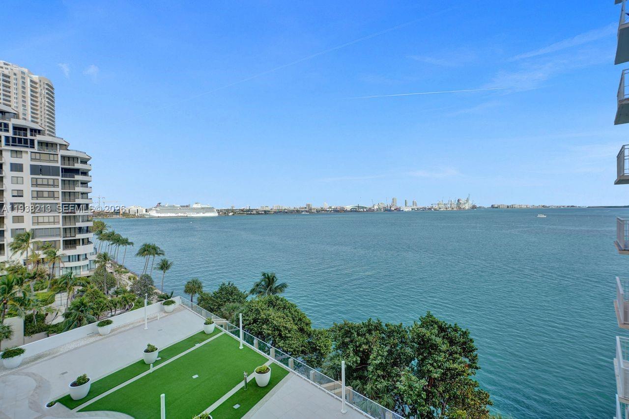 770 SE Claughton Island Dr #813, Miami FL 33131