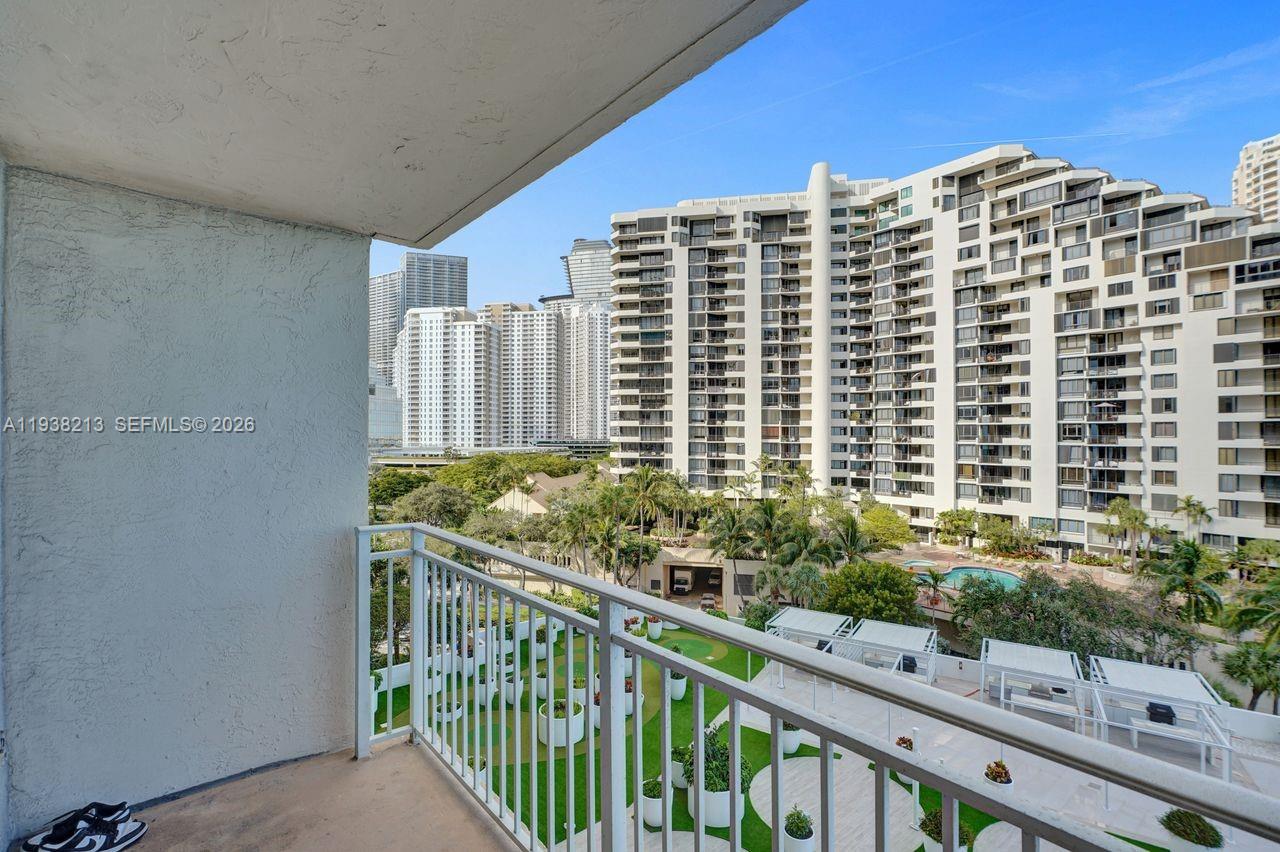 770 SE Claughton Island Dr #813, Miami FL 33131
