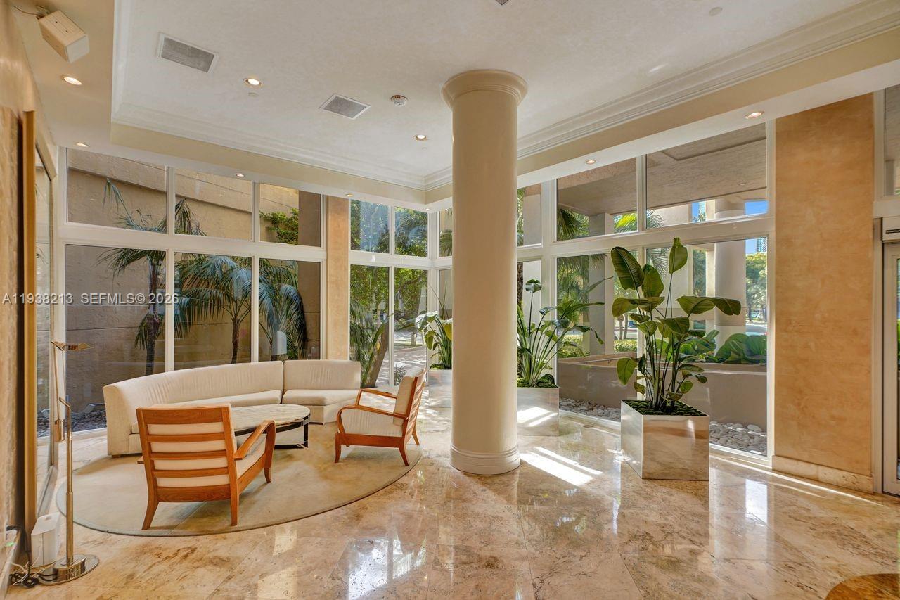 770 SE Claughton Island Dr #813, Miami FL 33131