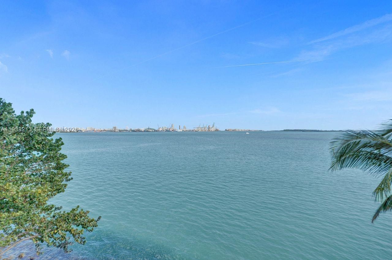 770 SE Claughton Island Dr #813, Miami FL 33131