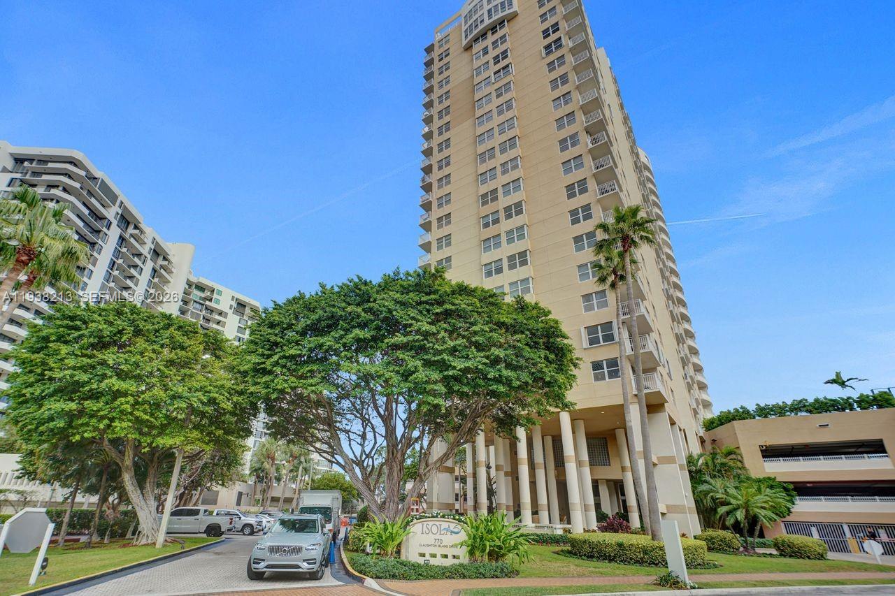 770 SE Claughton Island Dr #813, Miami FL 33131