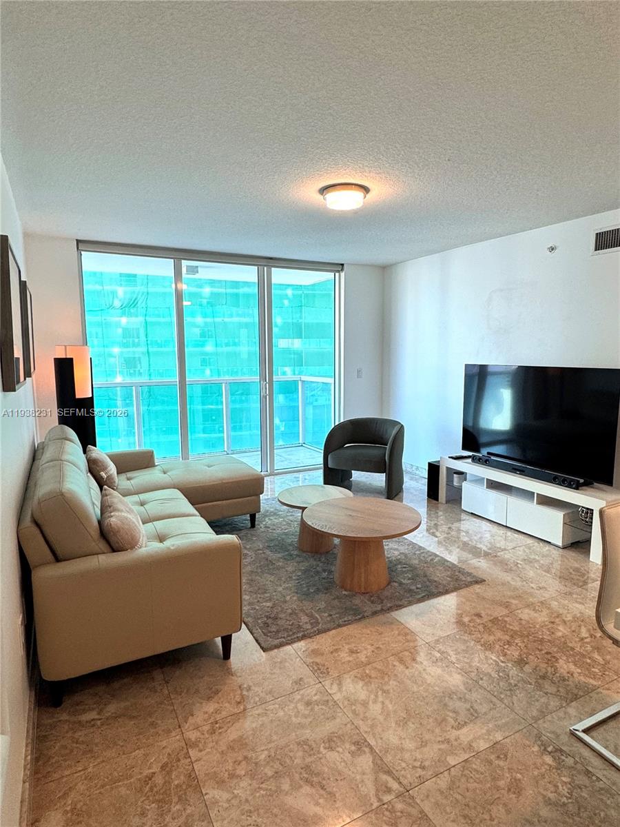 31 SE 5th St #2710, Miami FL 33131