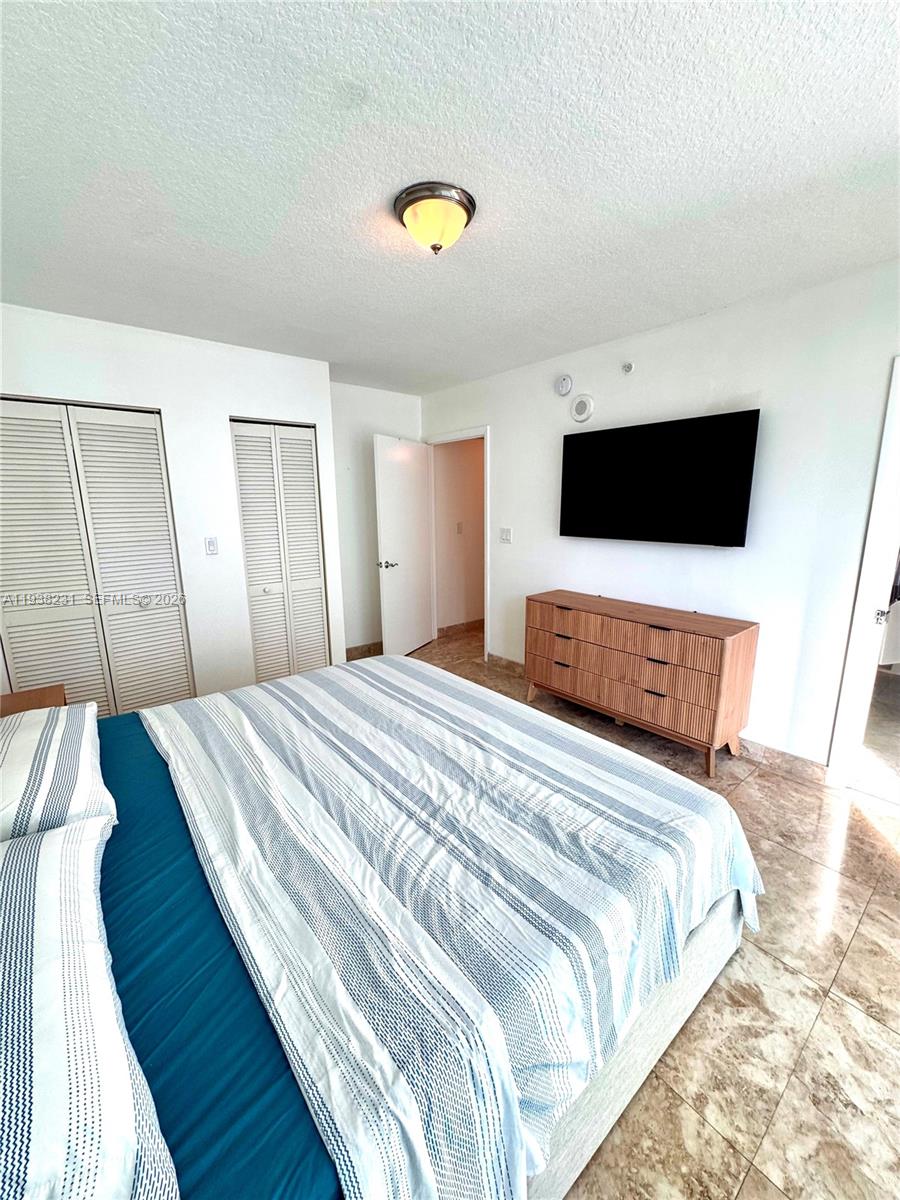 31 SE 5th St #2710, Miami FL 33131