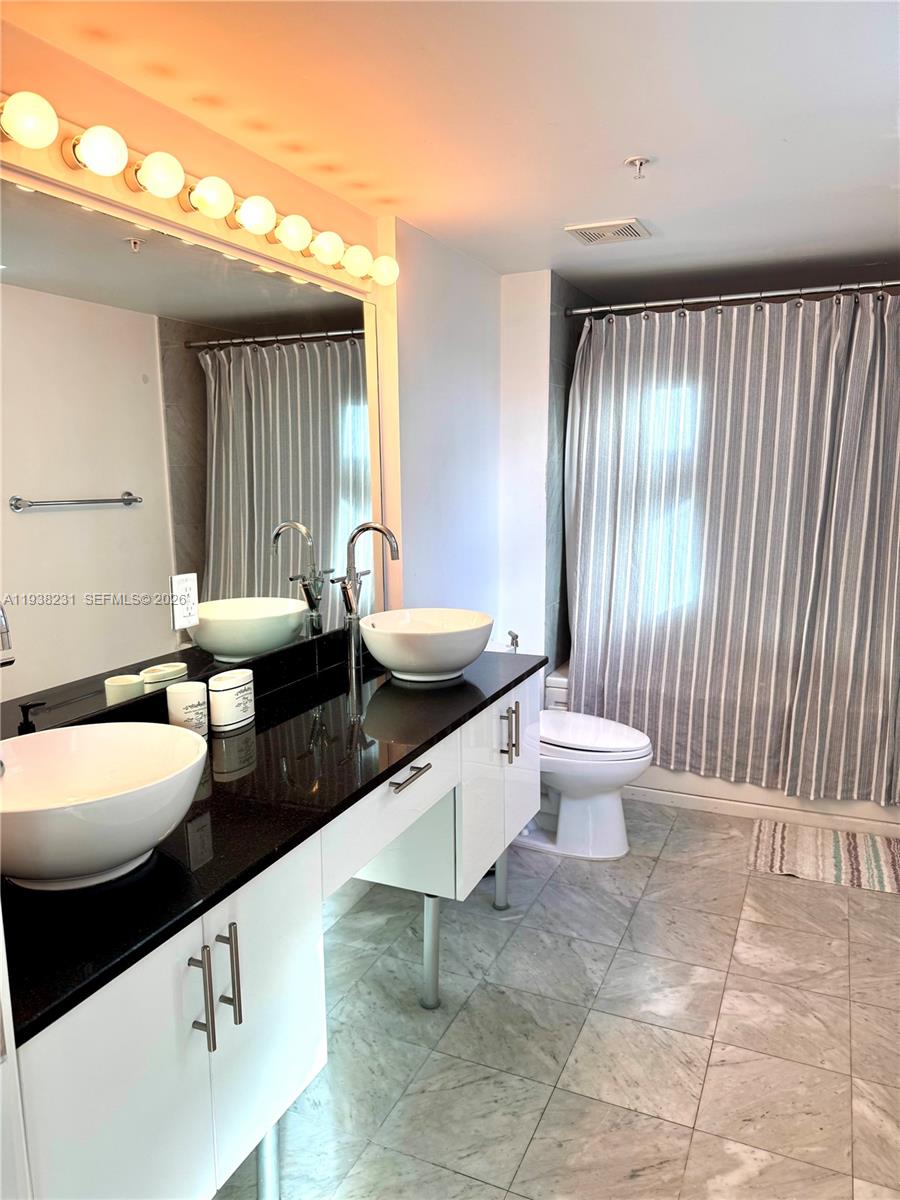 31 SE 5th St #2710, Miami FL 33131