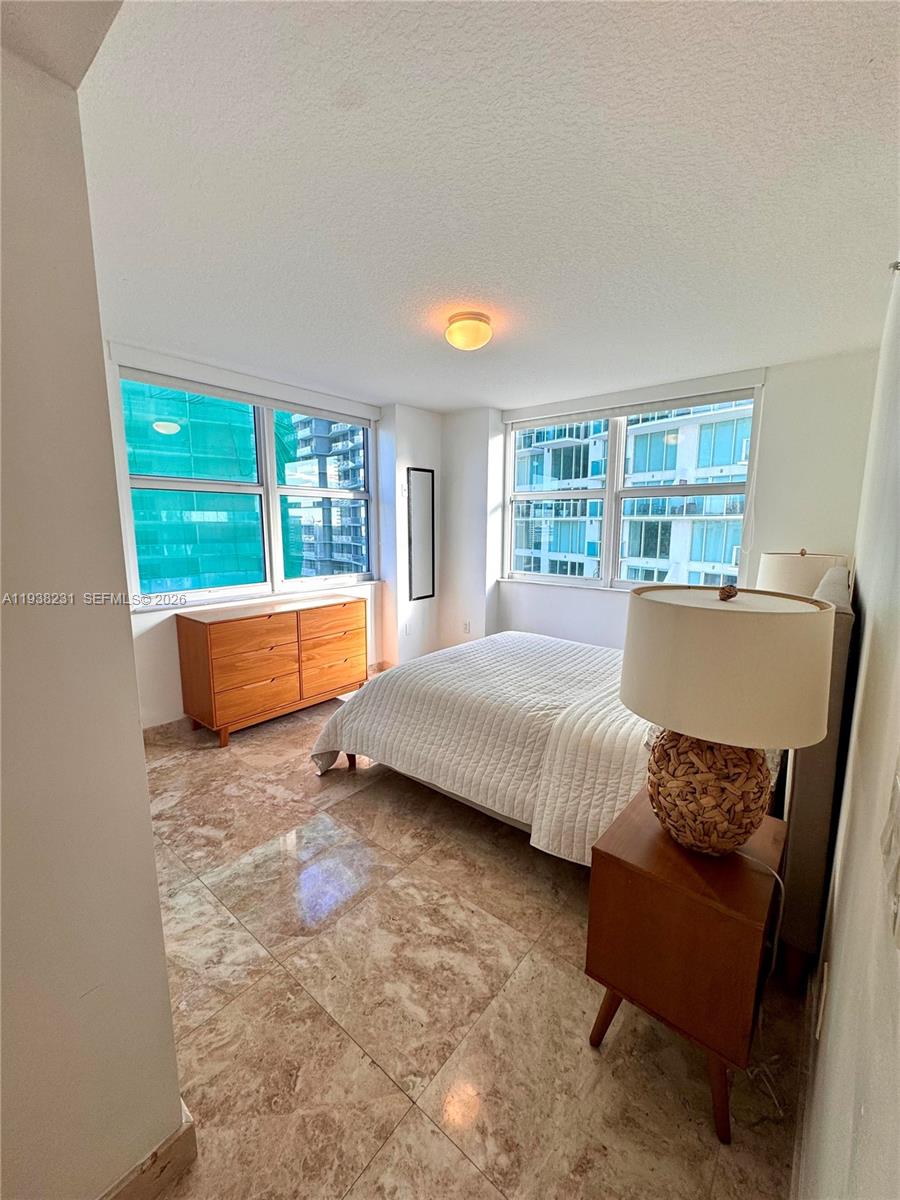 31 SE 5th St #2710, Miami FL 33131