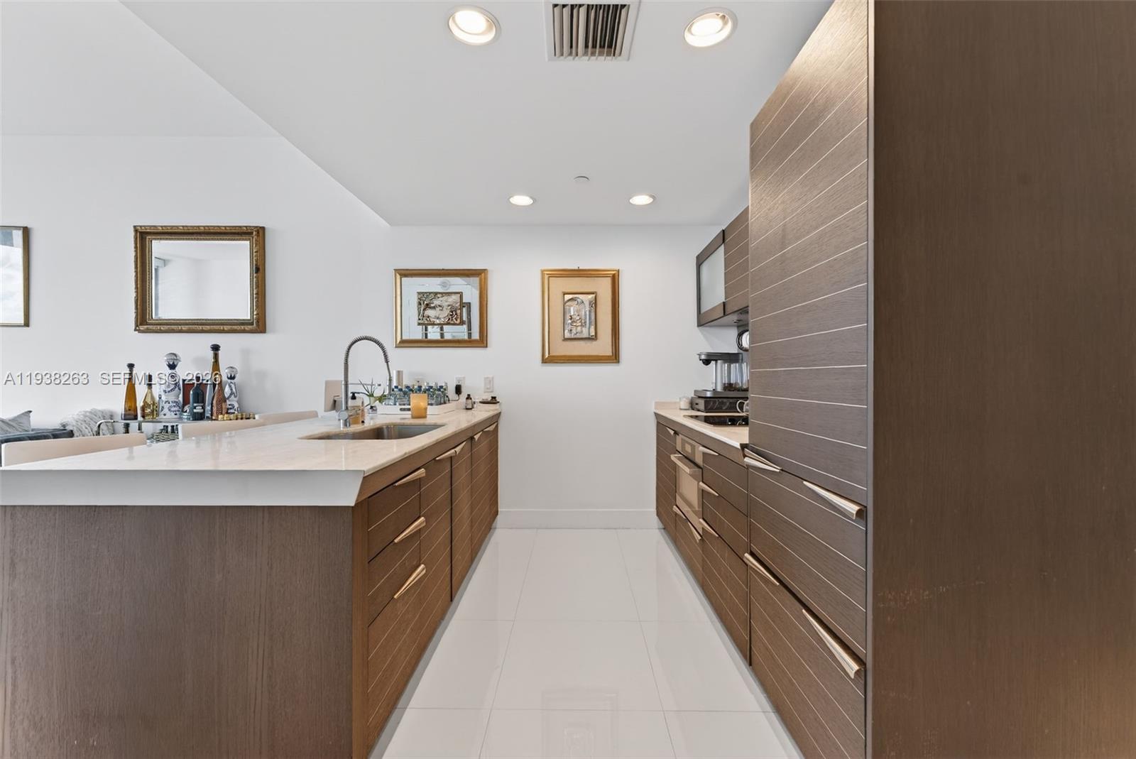 200 Biscayne Boulevard Way #4414, Miami FL 33131