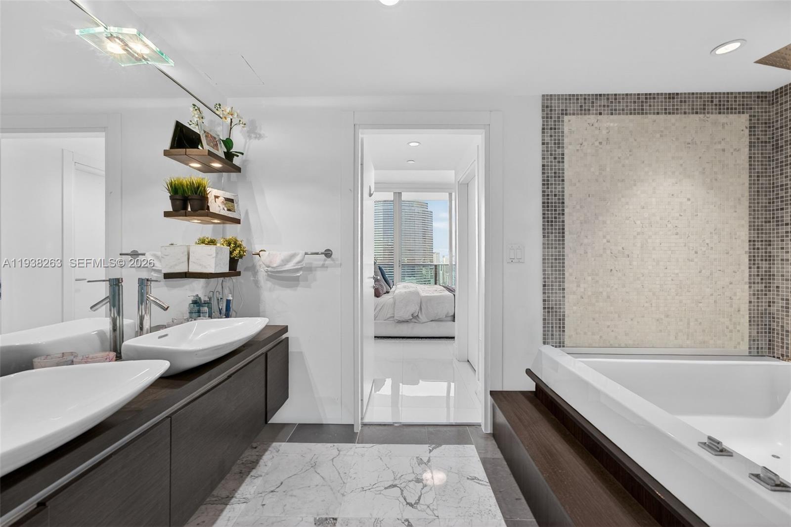 200 Biscayne Boulevard Way #4414, Miami FL 33131