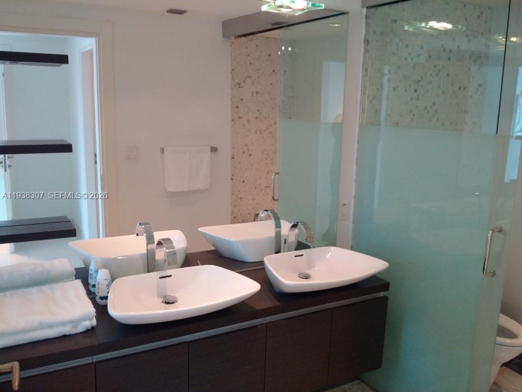 200 Biscayne Boulevard Way #906, Miami FL 33131