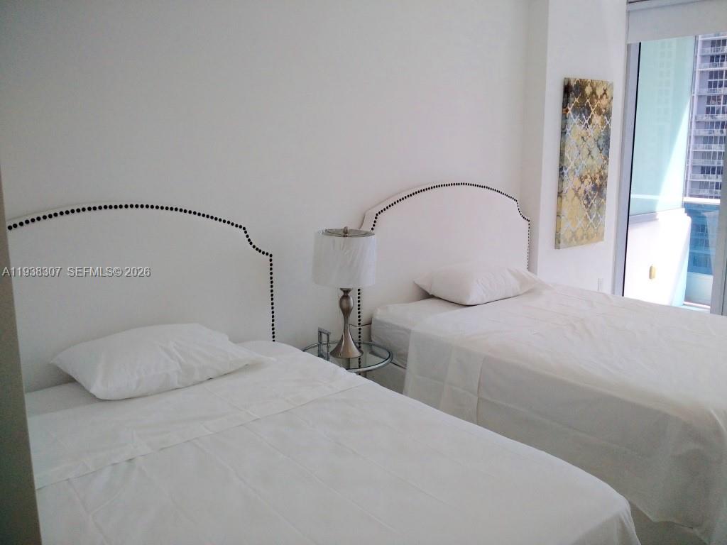 200 Biscayne Boulevard Way #906, Miami FL 33131