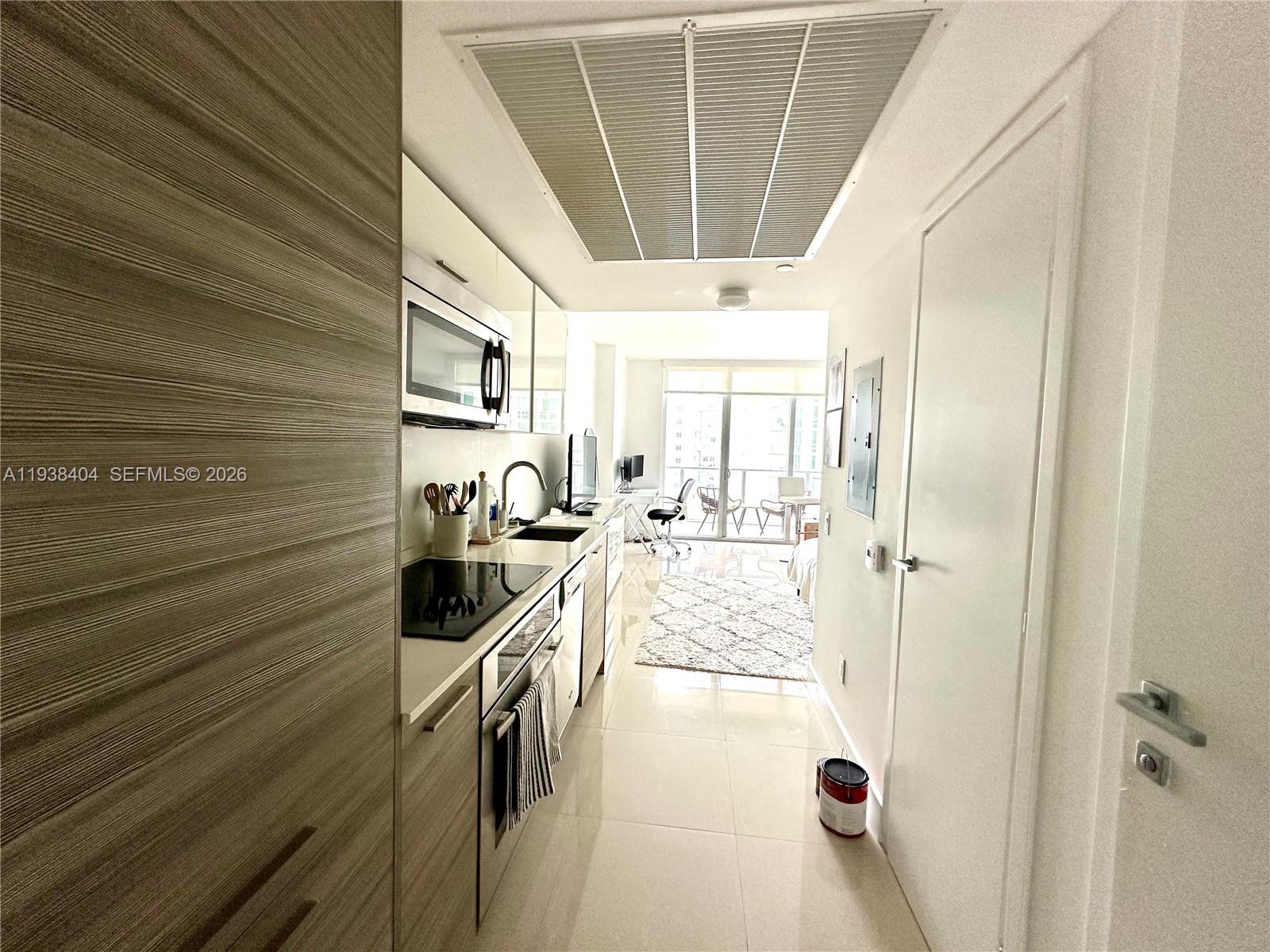 1300 Brickell Bay Dr #1205, Miami FL 33131