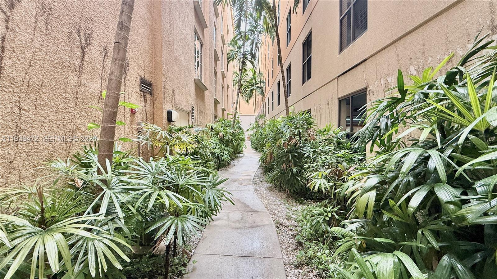 3001 NE 185th St #112, Aventura FL 33180