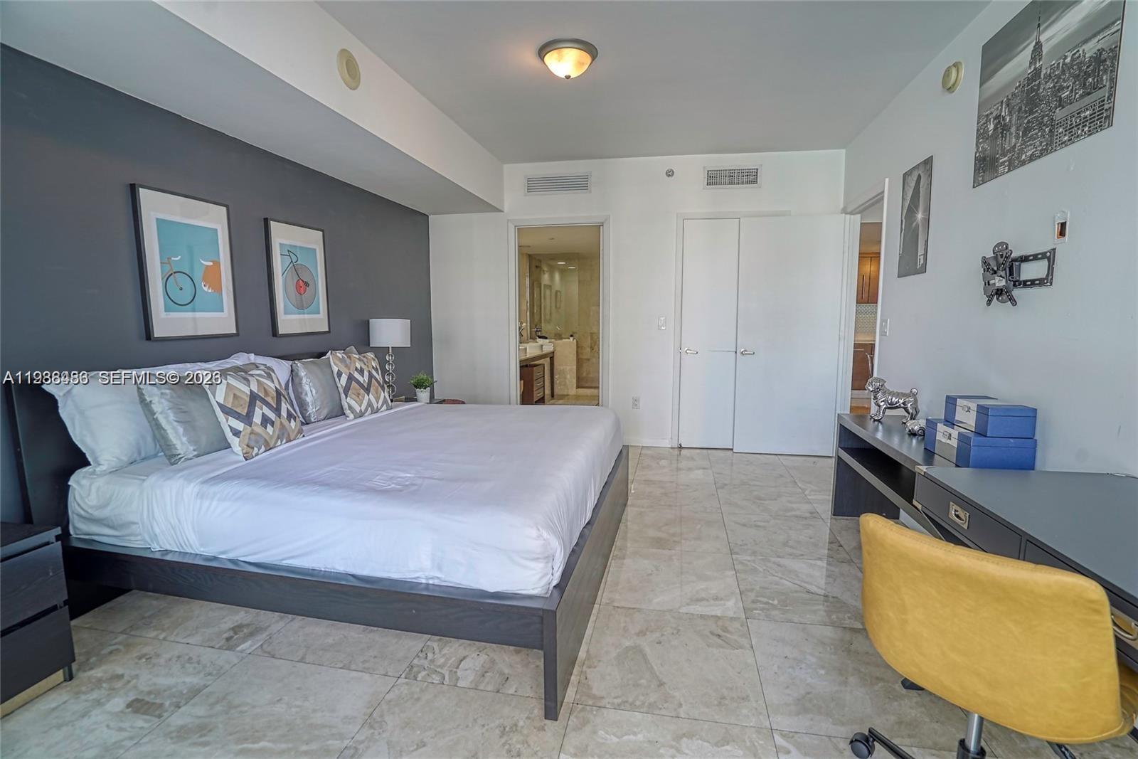 485 Brickell Ave #1701, Miami FL 33131