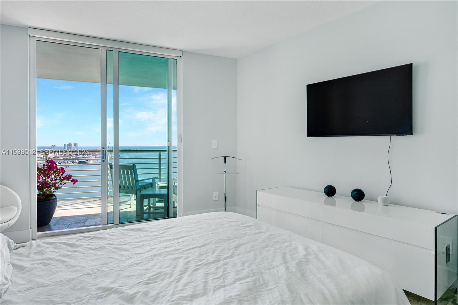 335 S Biscayne Blvd #3909, Miami FL 33131